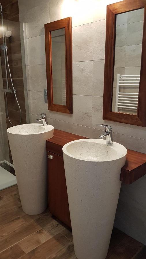 Les Cuves - Saintes Bed & Breakfast Chaniers Dış mekan fotoğraf