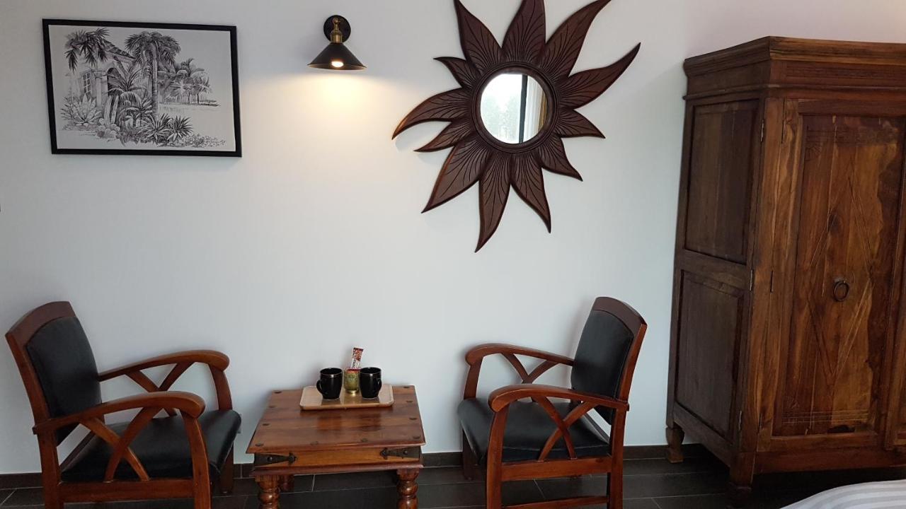 Les Cuves - Saintes Bed & Breakfast Chaniers Dış mekan fotoğraf
