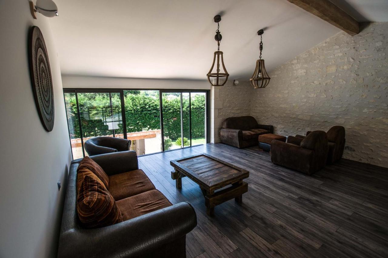 Les Cuves - Saintes Bed & Breakfast Chaniers Dış mekan fotoğraf