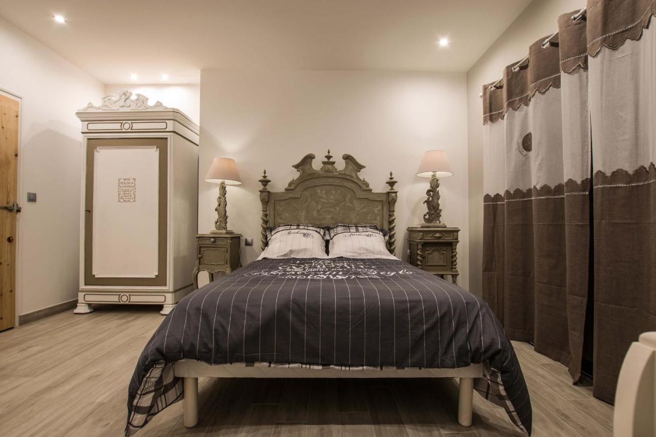 Les Cuves - Saintes Bed & Breakfast Chaniers Dış mekan fotoğraf