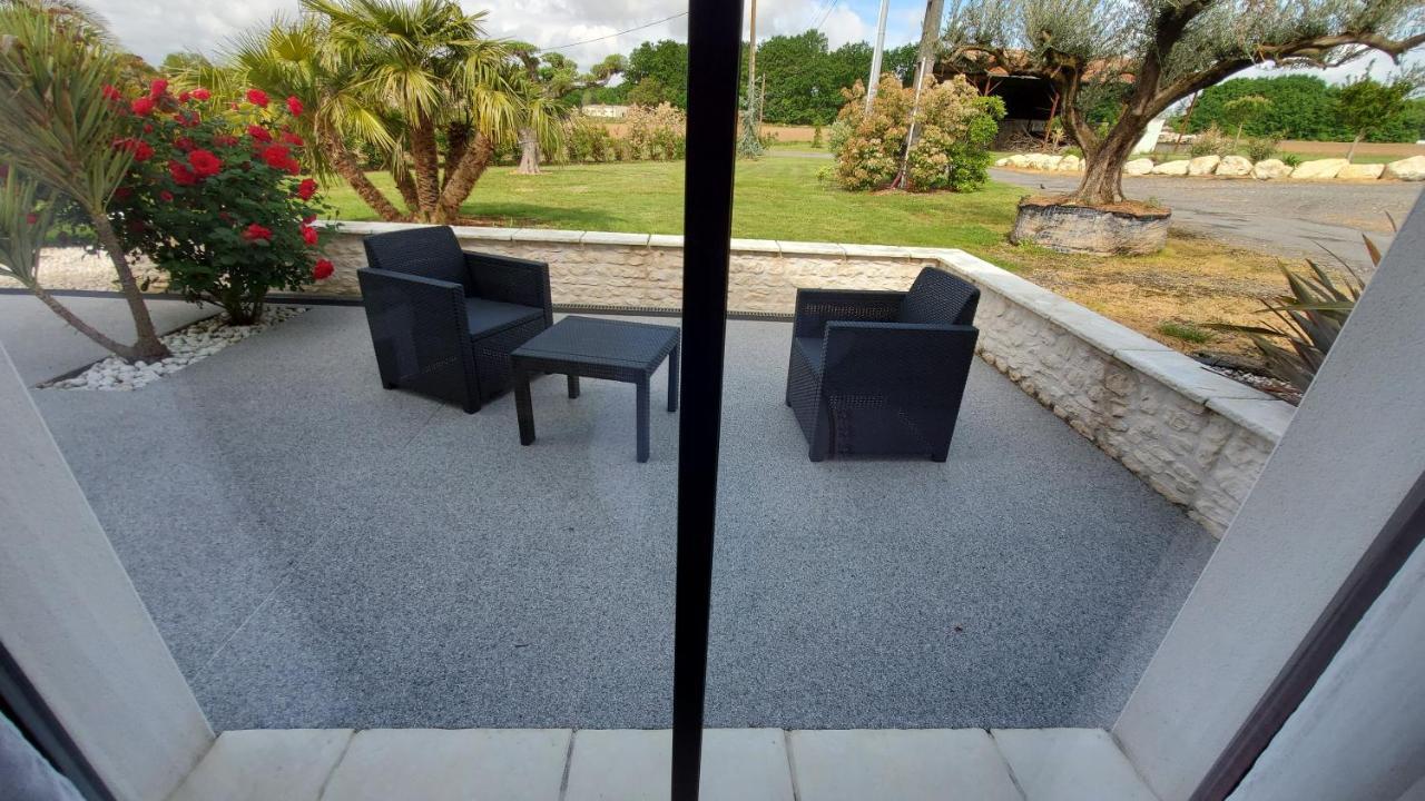 Les Cuves - Saintes Bed & Breakfast Chaniers Dış mekan fotoğraf