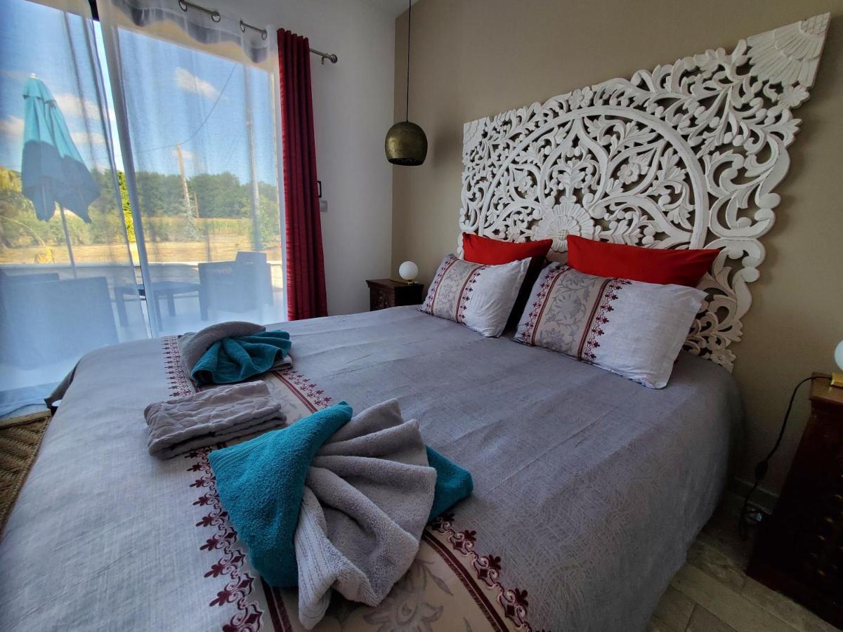 Les Cuves - Saintes Bed & Breakfast Chaniers Dış mekan fotoğraf