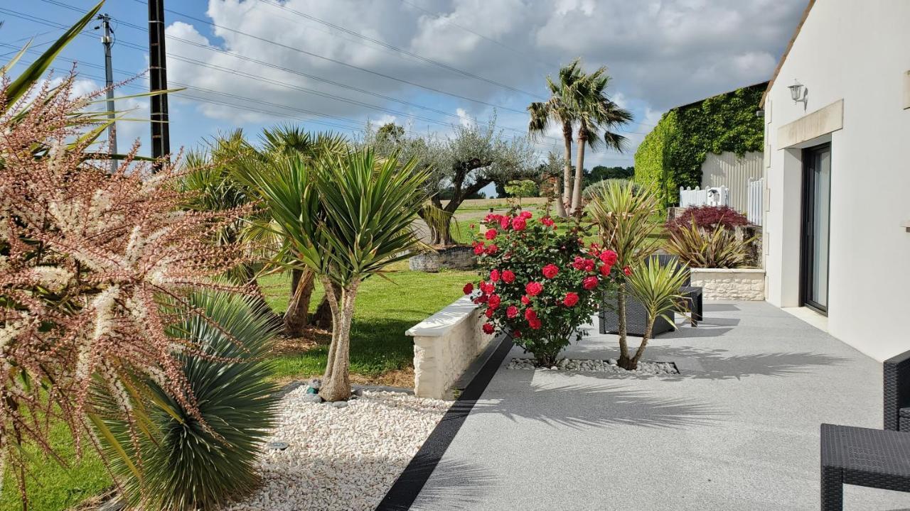 Les Cuves - Saintes Bed & Breakfast Chaniers Dış mekan fotoğraf