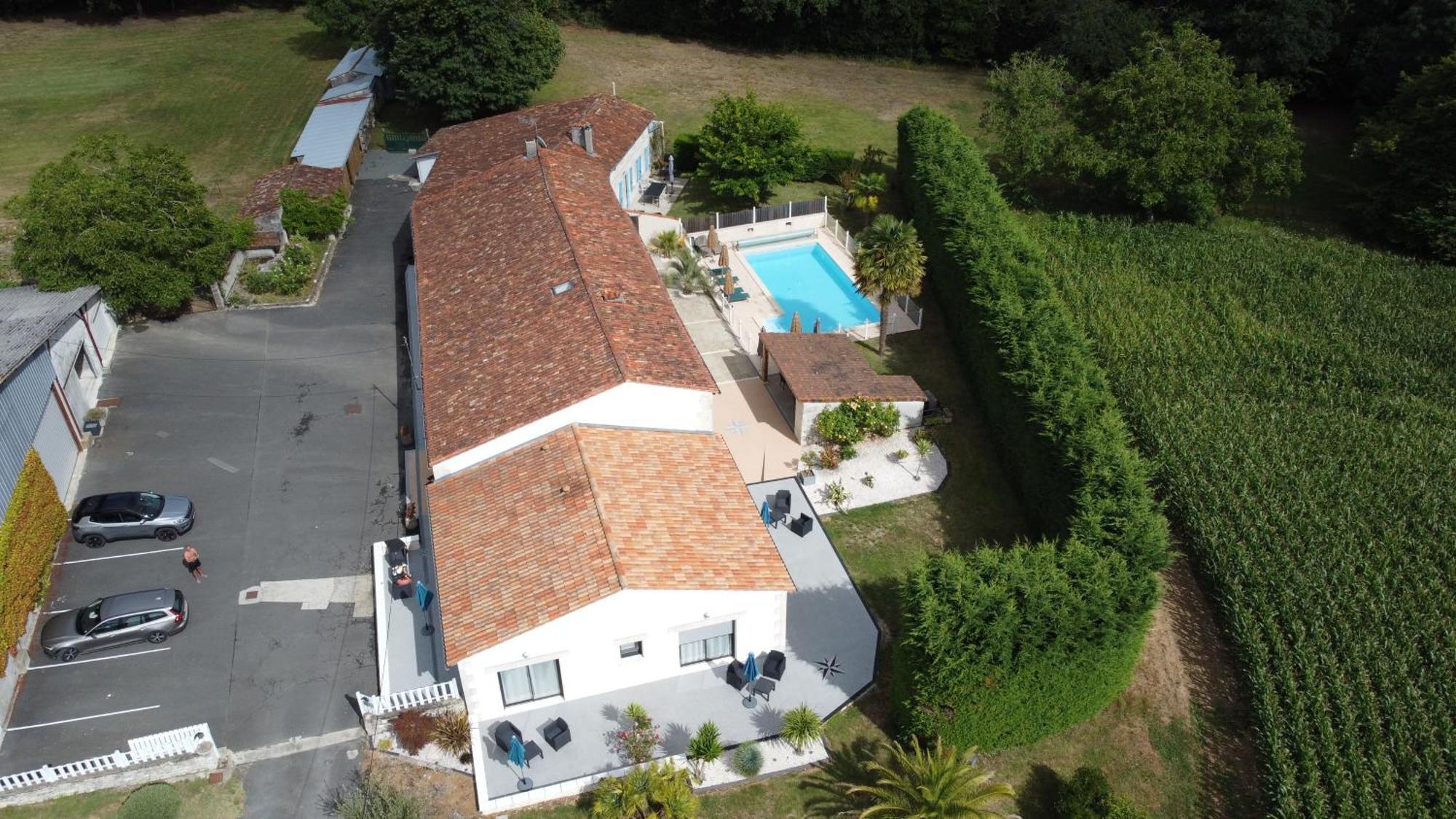 Les Cuves - Saintes Bed & Breakfast Chaniers Dış mekan fotoğraf