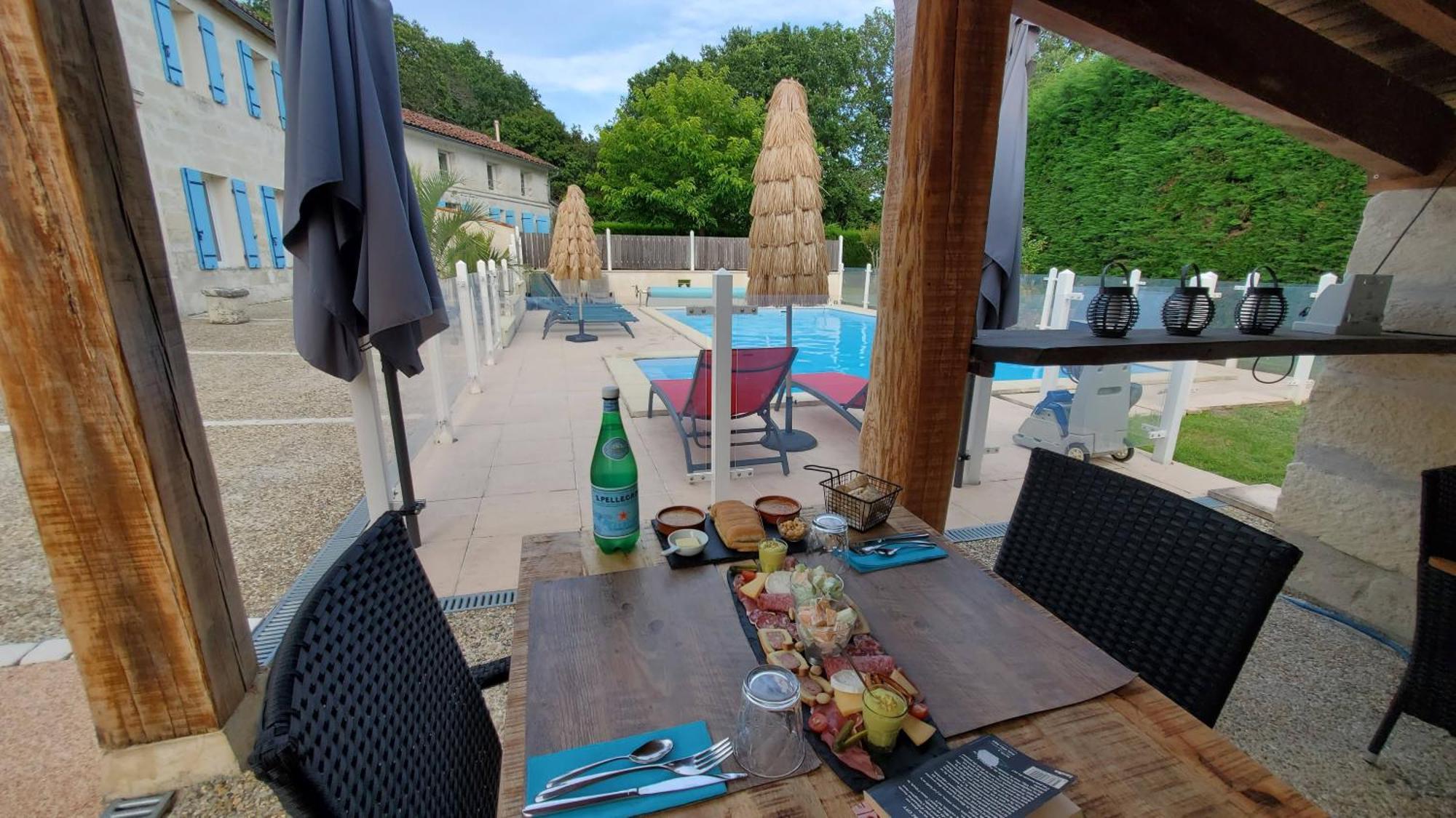 Les Cuves - Saintes Bed & Breakfast Chaniers Dış mekan fotoğraf